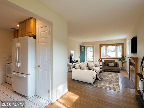 3rd image of 3208 Brush Dr