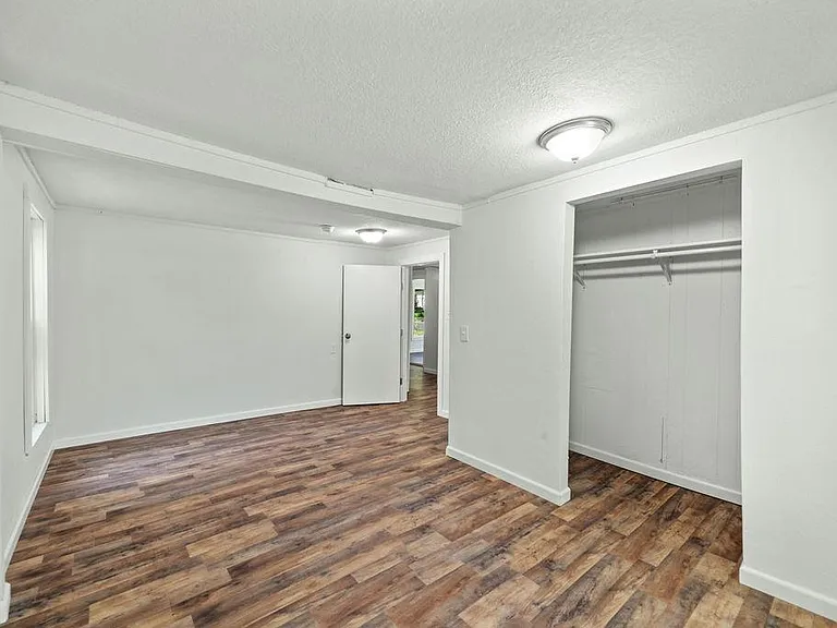 2706 Quincy St — Photo 13
