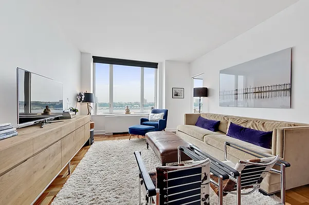 Sold by Nest Seekers International | media 19
