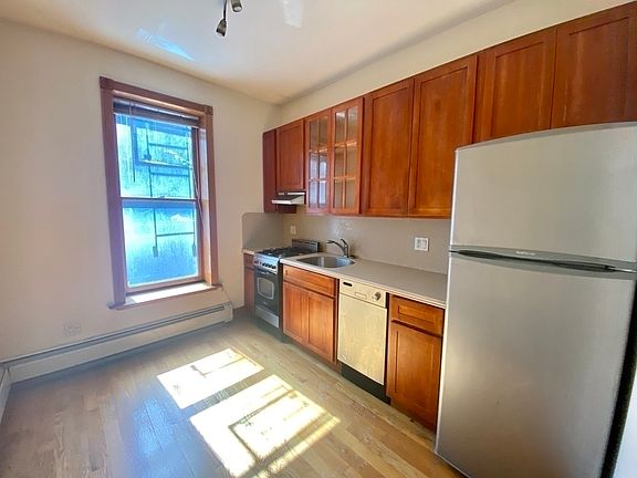 4th image of 598 6th St #Ab1