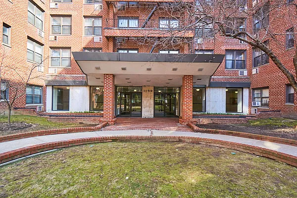 Sold by Compass | media 25