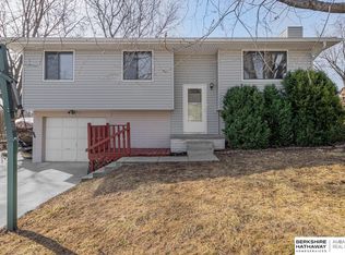 14007 Rose Lane Rd, Omaha, NE 68138