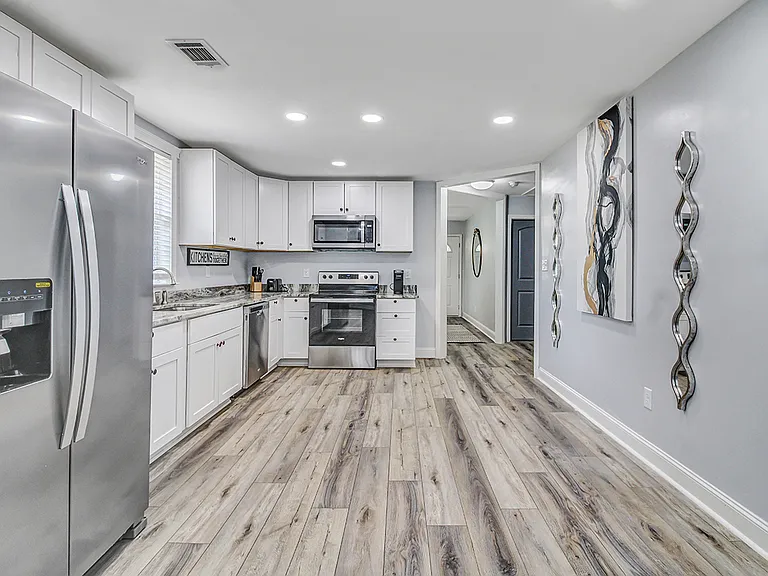 1503 E 32nd St — Photo 9