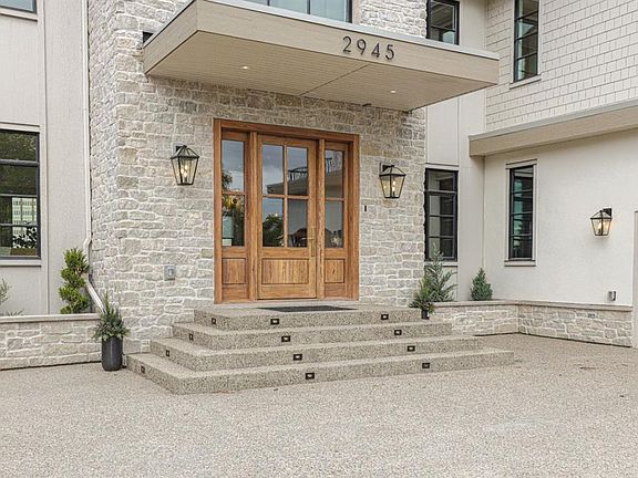 4th image of 2945 E Toronto Cres NW