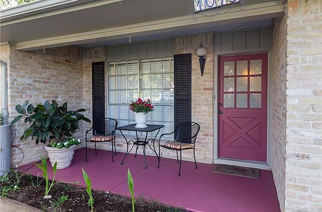 2nd image of 1013 Cedar Gln