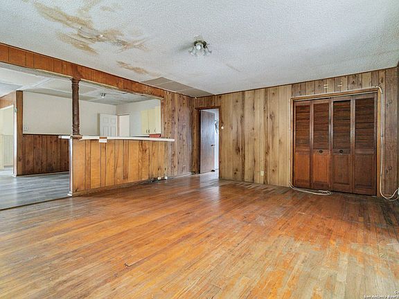 4th image of 139 LOMA PARK DR