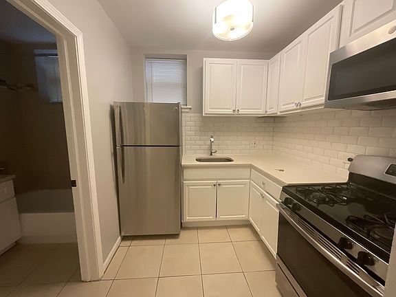 2nd image of 841 W Sunnyside Ave APT 2