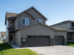 17601 Potter St, Bennington, NE 68007