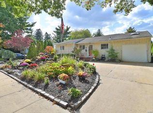 274 Manetto Hill Rd, Plainview, NY 11803