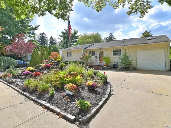 274 Manetto Hill Road, Plainview, NY 11803