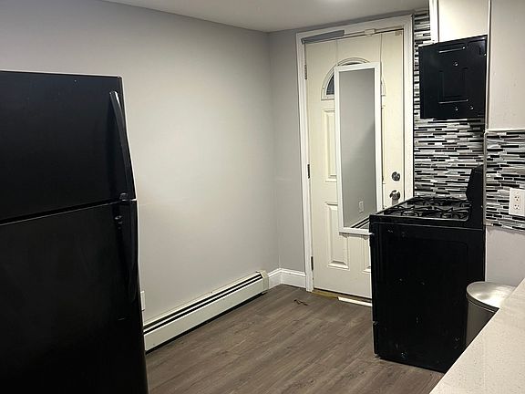 3rd image of 693 Cauldwell Ave Floor 1