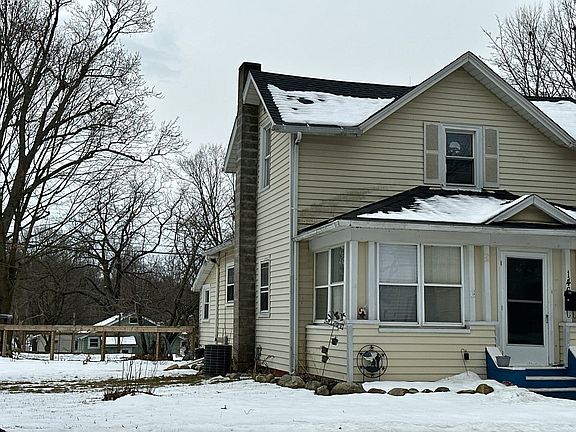 3rd image of 146 E Summit St