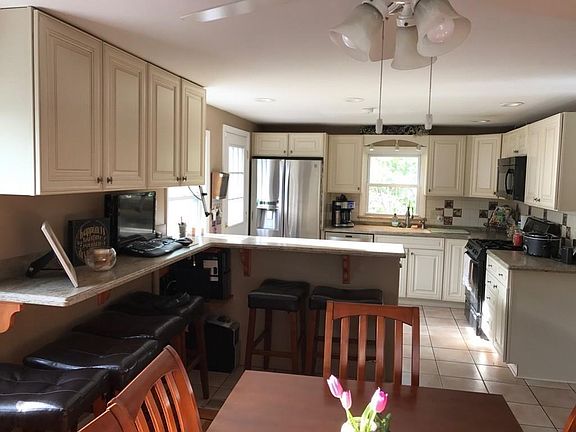 4th image of 51 Briar Hill Dr