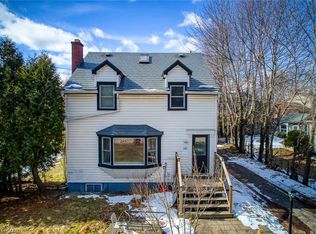 142 Ewen Rd, Hamilton, ON L8S3C7