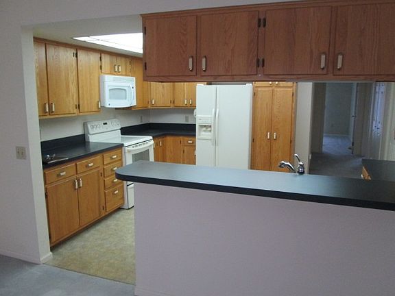 4th image of 833 Hayner Dr #C