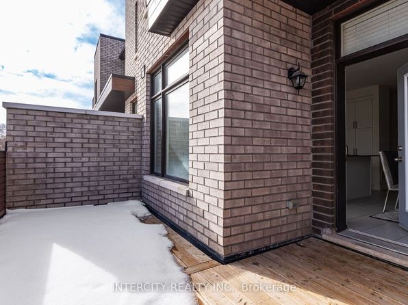 9 Queenpost Dr, Brampton, ON L6Y 6L2