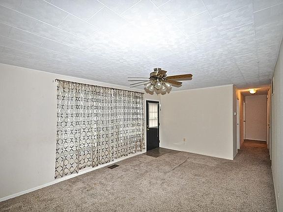 3rd image of 304 Marion Dr
