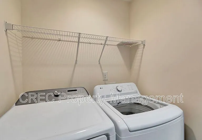 140 Buchanan Cir — Photo 32