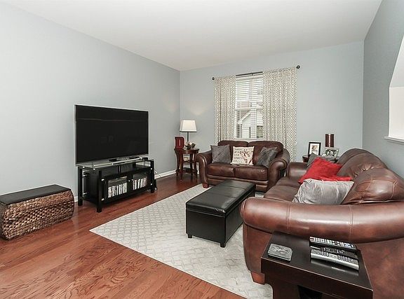 4th image of 54 Grace Ct #54