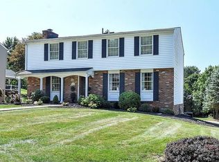 605 W Parliament Dr, Coraopolis, PA 15108
