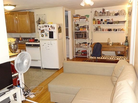 3rd image of 185 Metropolitan Ave #1A