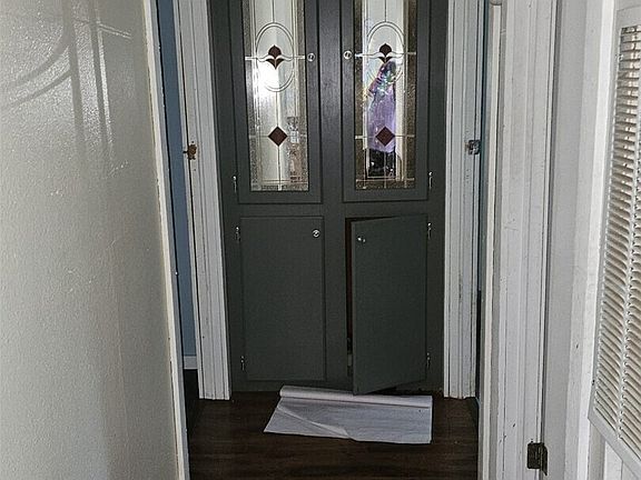 3rd image of 1104 E Alderwood Road