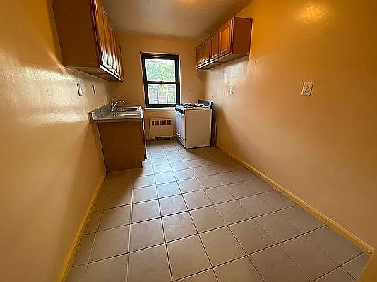 5th image of 11631 170th St #2F