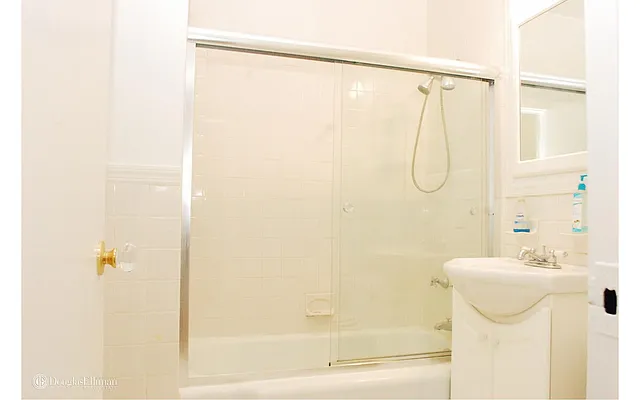 Rented by Douglas Elliman | media 33