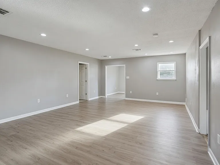 4531 Paris Ave — Photo 2