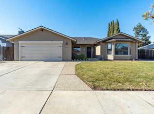 1090 Nez Perce Dr, Hollister, CA 95023