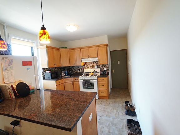 2nd image of 132 17th St #1A