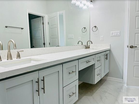 5th image of 3501 Sandalwood Dr