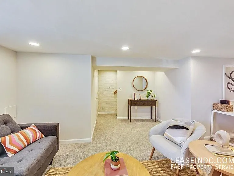 535 Gresham Pl NW — Photo 28