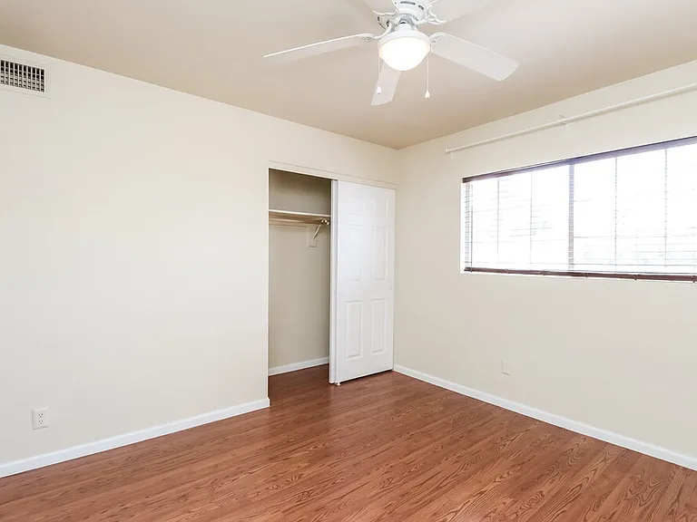 3422 E Woodland Dr — Photo 12