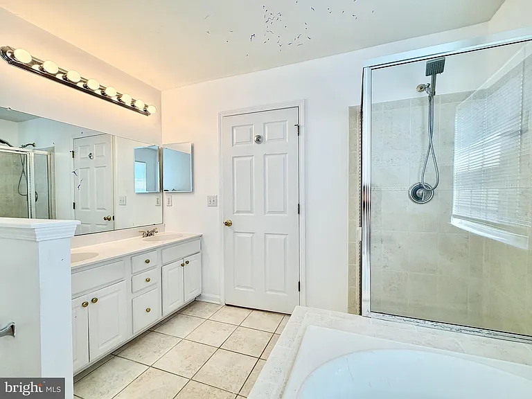 313 Fountayne Ln — Photo 24