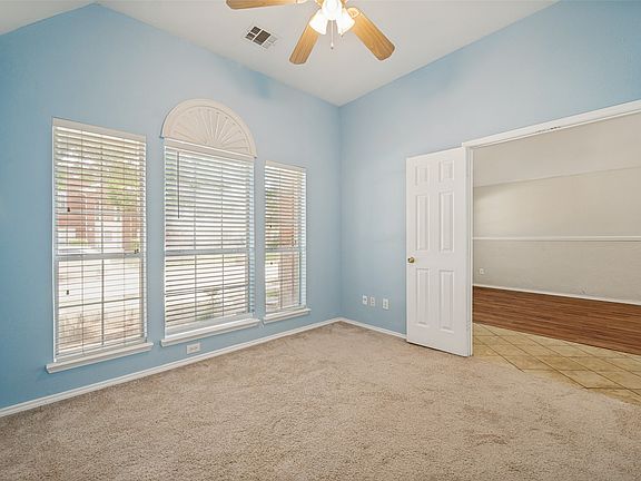 3rd image of 4910 Silverweed Dr