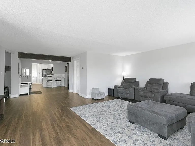910 Gromore Rd — Photo 11