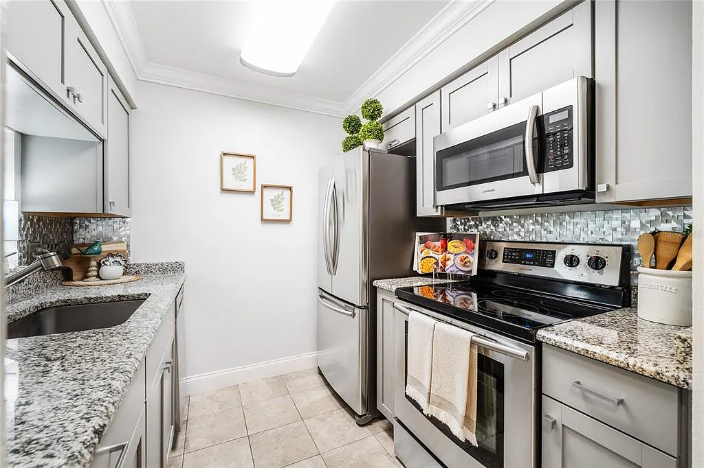 2 bed, 2.0 bath, 912 sqft, $1,500 — Photo 3