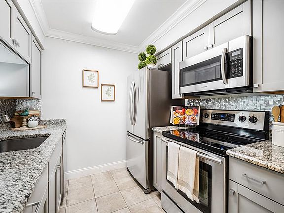 3rd image of 304 Northlake Dr