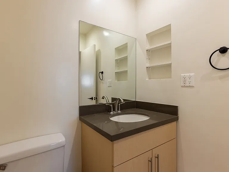 1539 N Laurel Ave #103 — Photo 36