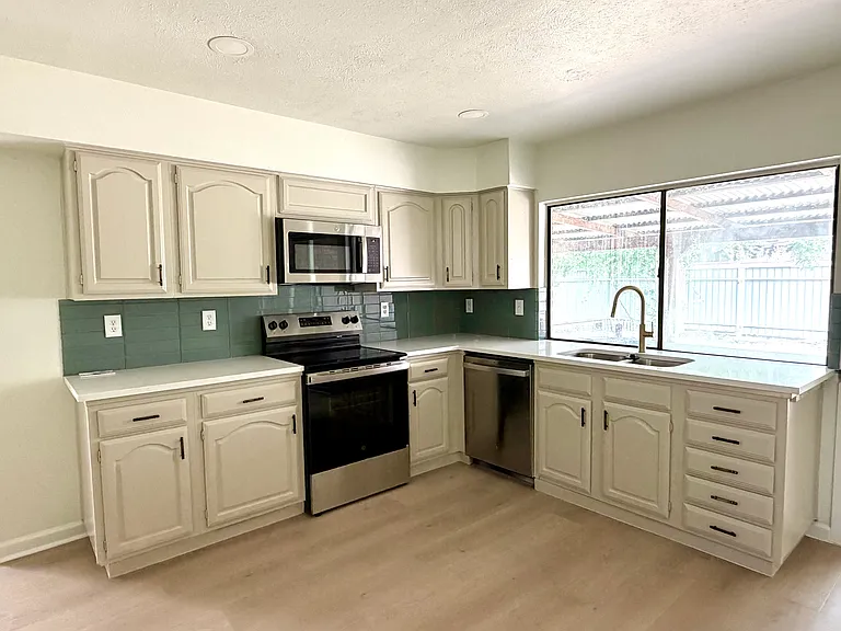 5221 Reed Dr — Photo 8