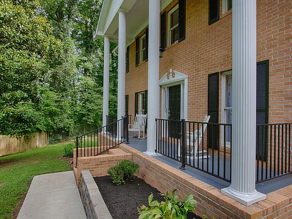 2nd image of 1008 SE Inglewood Dr
