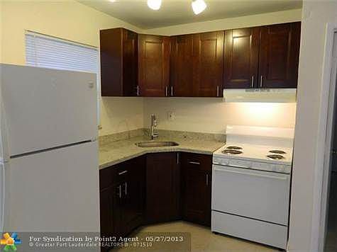 4th image of 920 NE 40th St #1