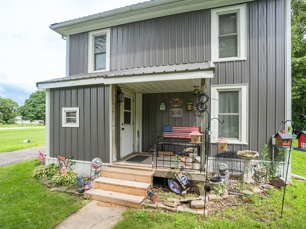 9032 Center St, Grinnell, IA 50112