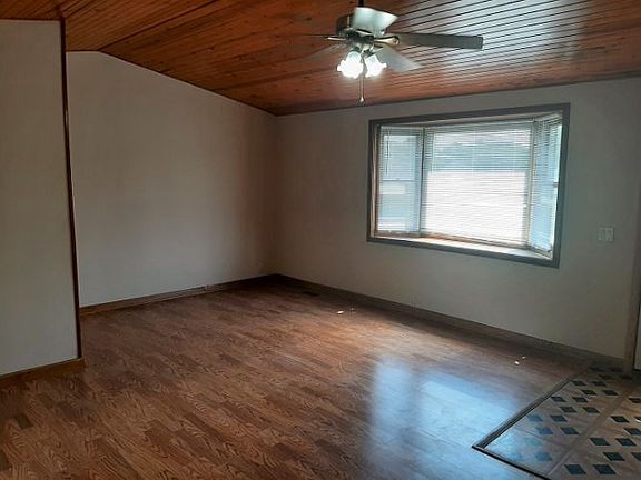2nd image of 214 W Park St