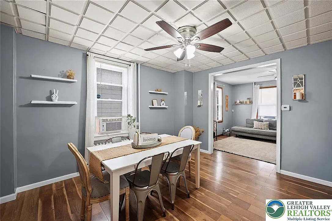 3 bed, 1.5 bath, 1168 sqft, $2,150 — Photo 4