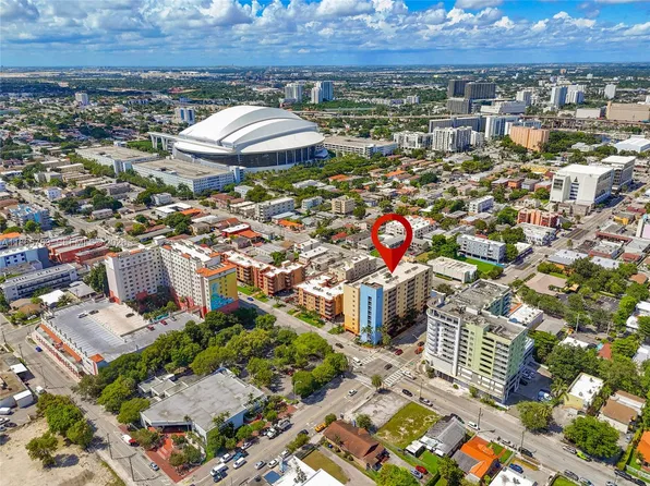 218 NW 12th Ave APT 702, Miami, FL 33128
