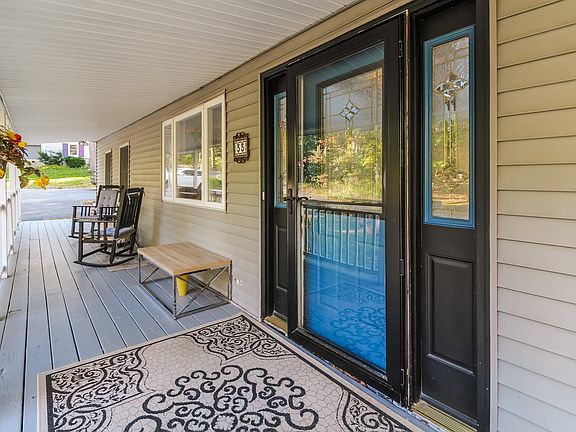 33 Clear Lake Manor Road East