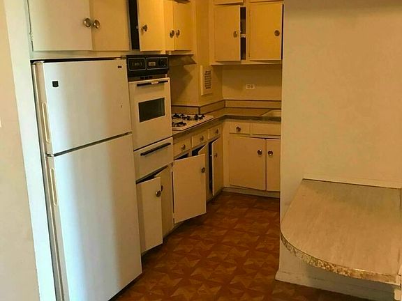 3rd image of 465 E 7th St #41