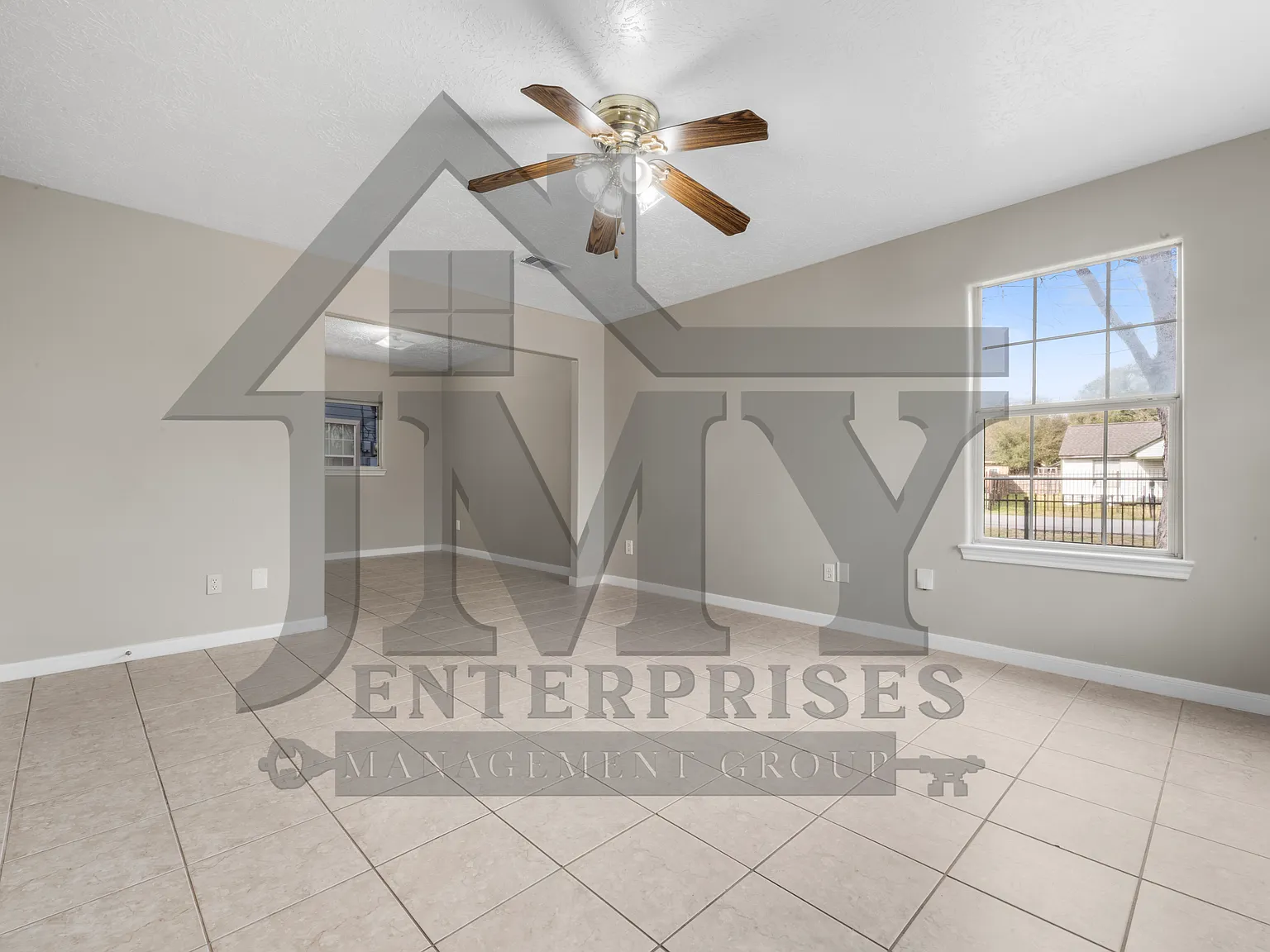 2 bed, 1.5 bath, 1100 sqft, $1,300 — Photo 2